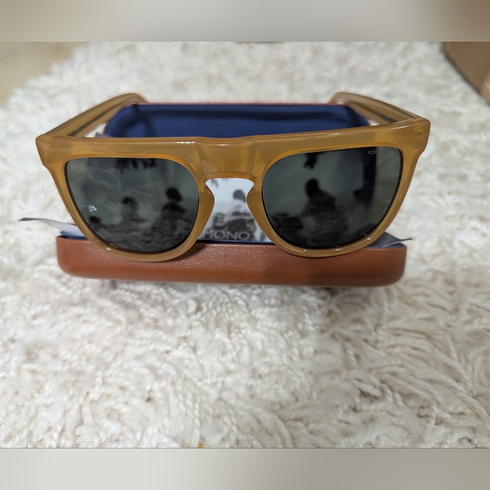 NWOT Komono "Bennet" sunglasses in amber